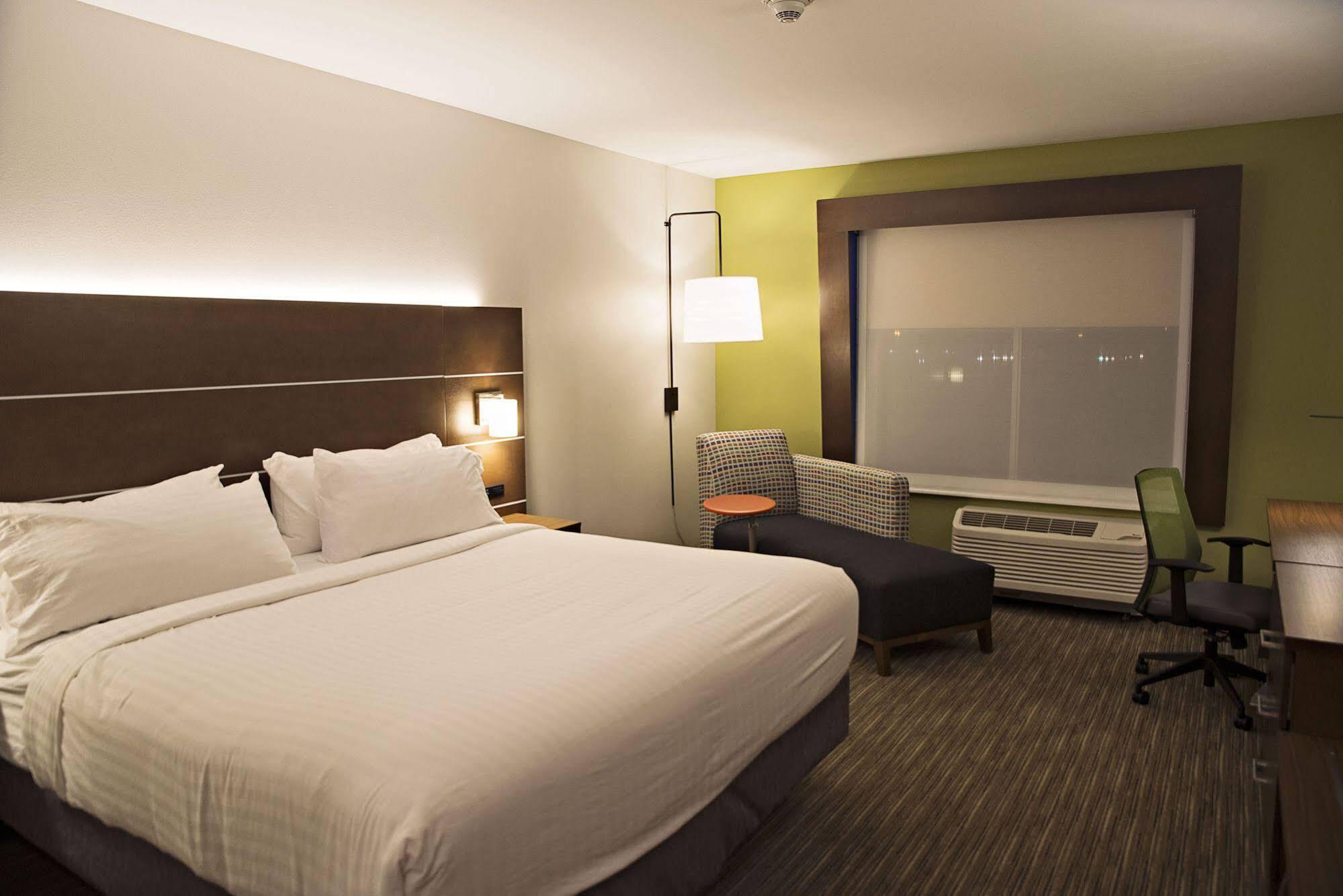 Holiday Inn Express & Suites - Rantoul By Ihg Luaran gambar